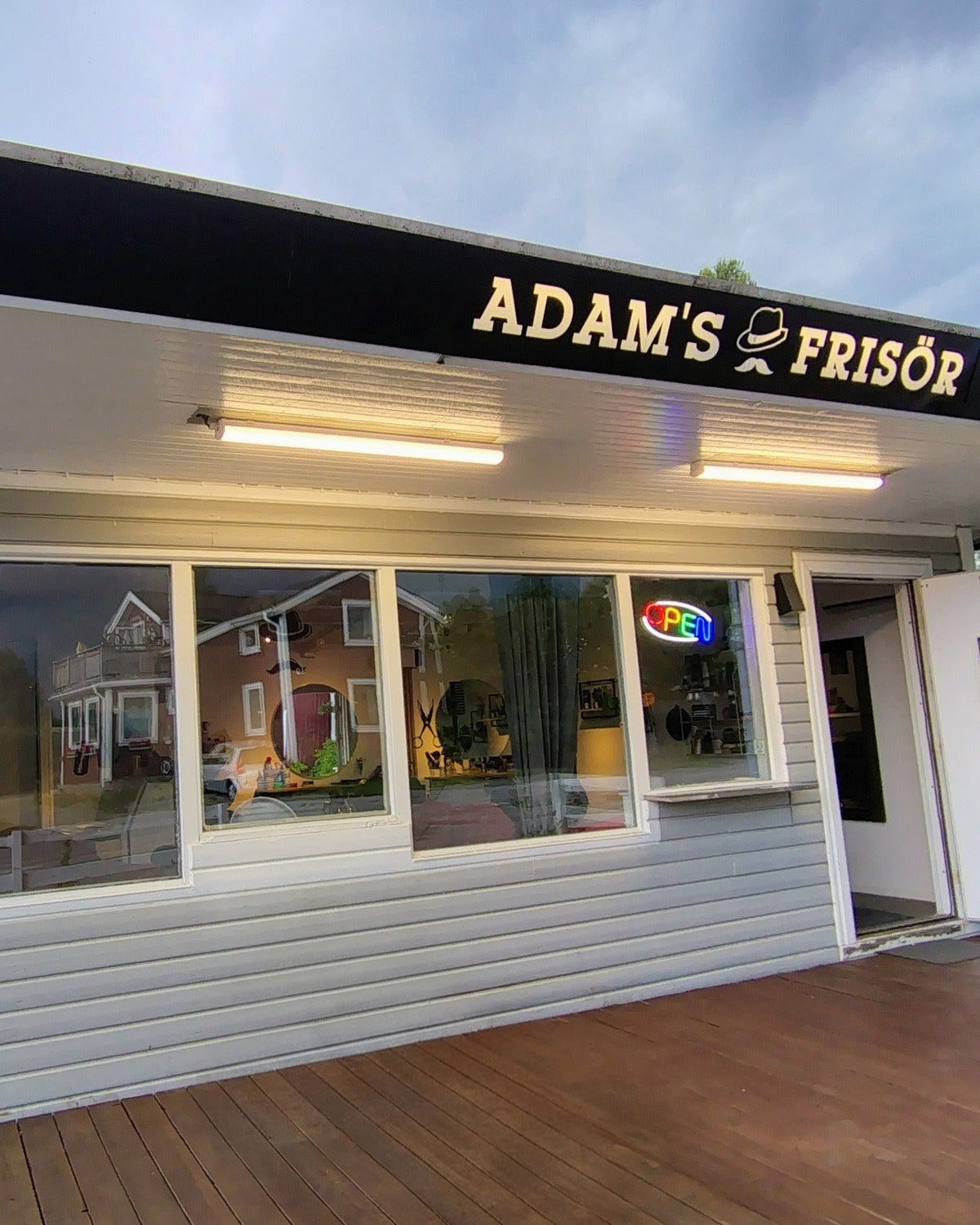 Adam's Frisör i Örnsköldsvik idag