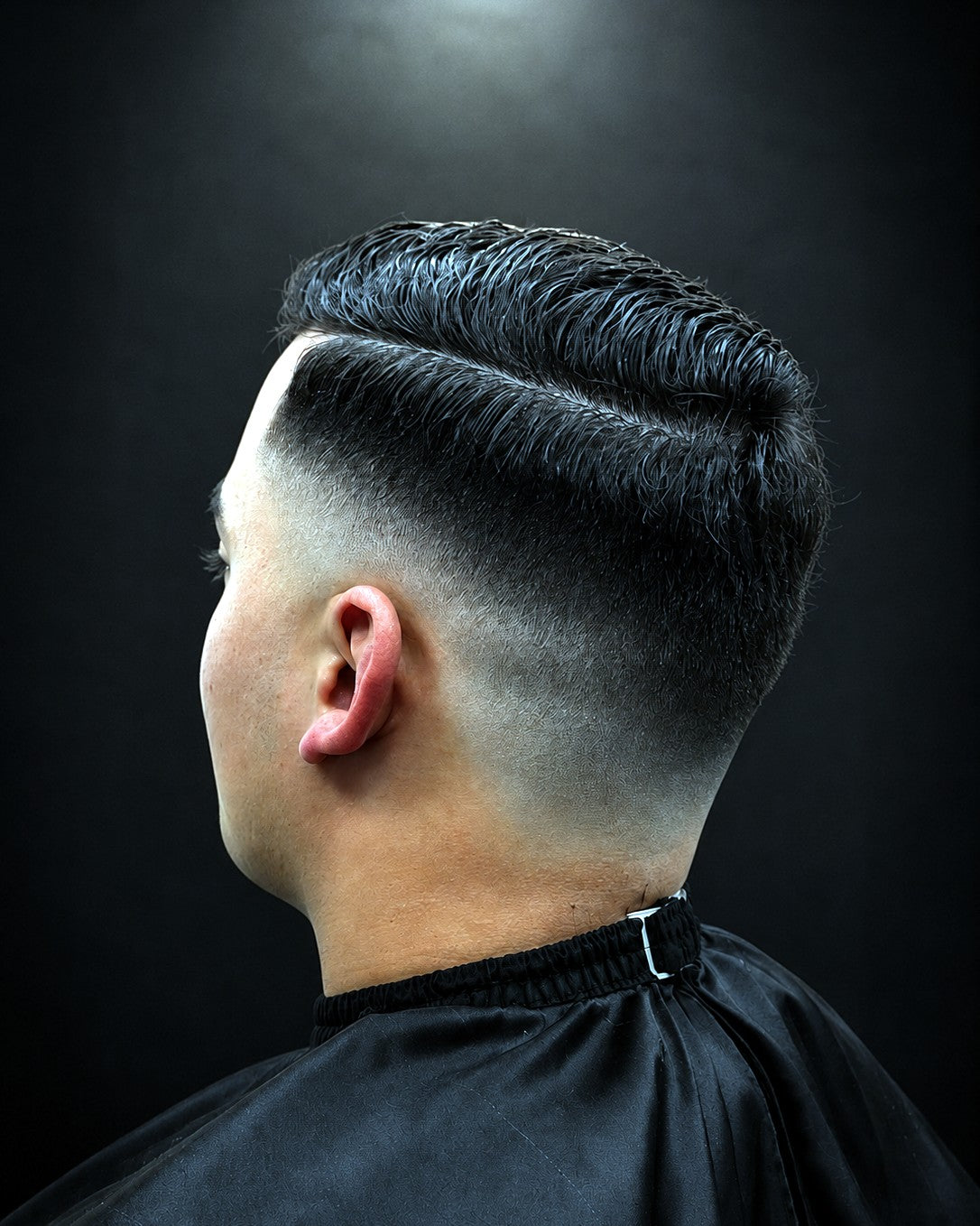 Skin fade och fullskägg hos Adam's Frisör i Örnsköldsvik